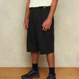 LOWF KYOTO BOX PLEAT SHORTS - BLACK