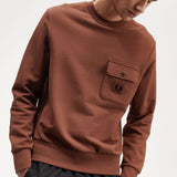 FRED PERRY BADGE DETAIL CREW NECK SWEATSHIRT - WHISKY BROWN